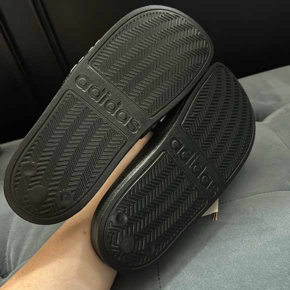 Adidas slides size men’s 4 - Picture 4 of 5